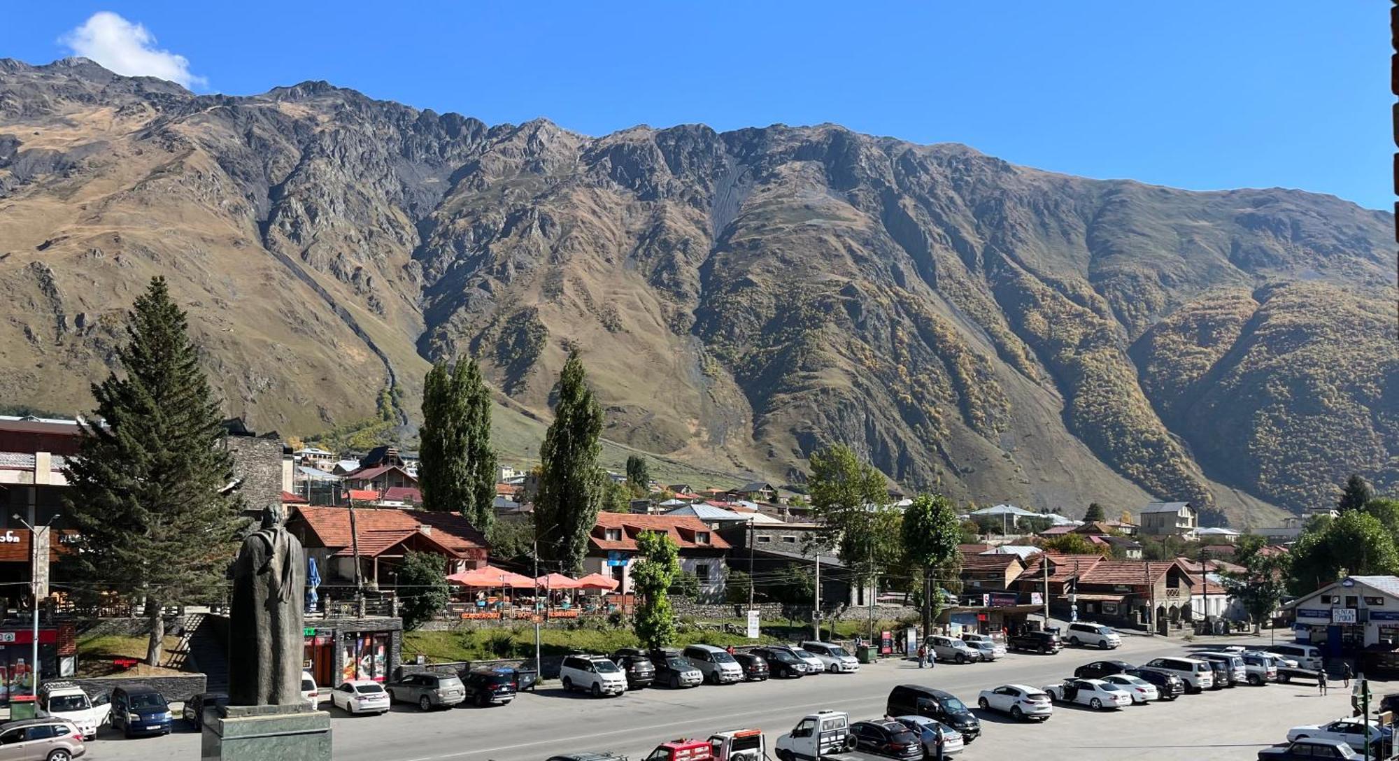 Hotel Stancia Kazbegi - City Center Екстериор снимка