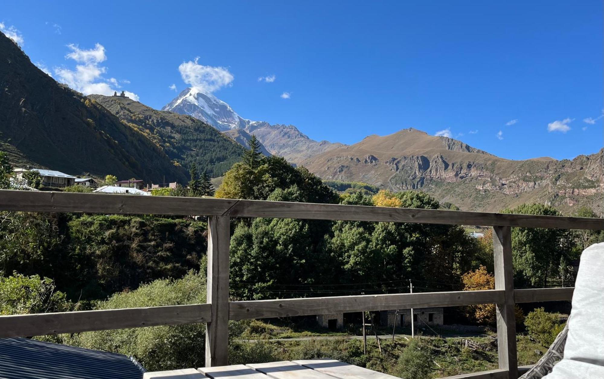 Hotel Stancia Kazbegi - City Center Екстериор снимка