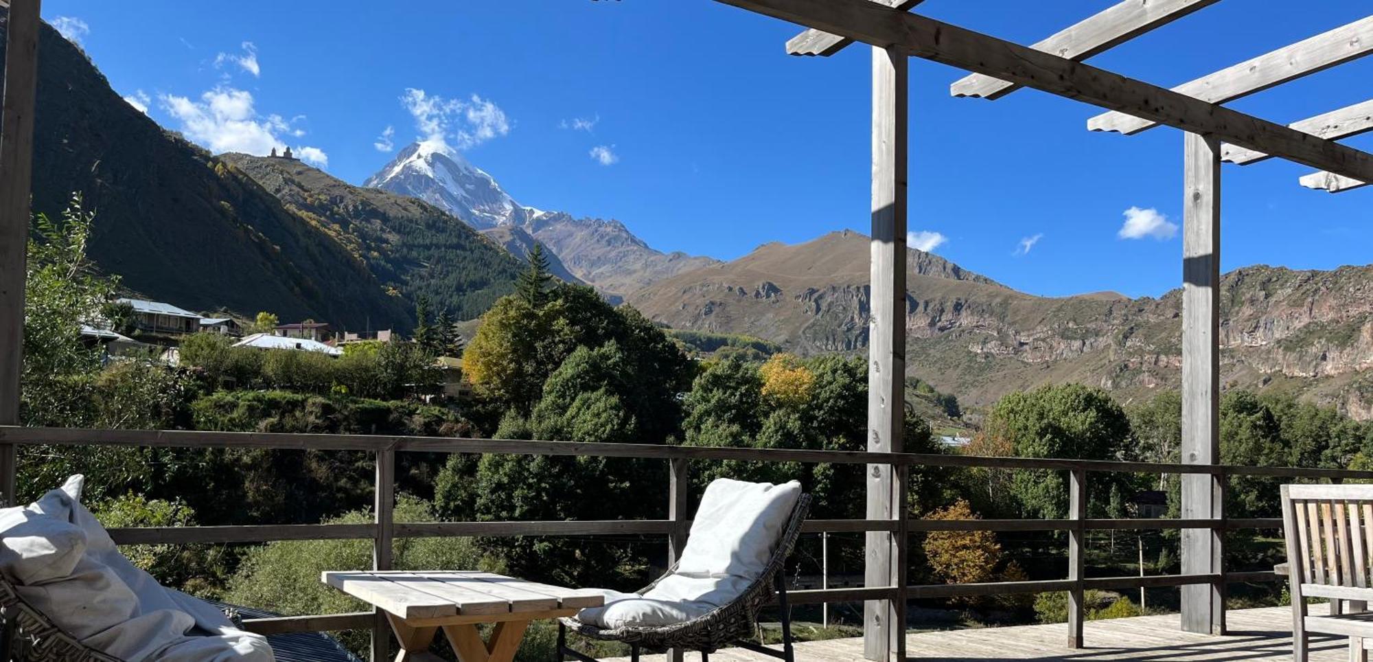 Hotel Stancia Kazbegi - City Center Екстериор снимка
