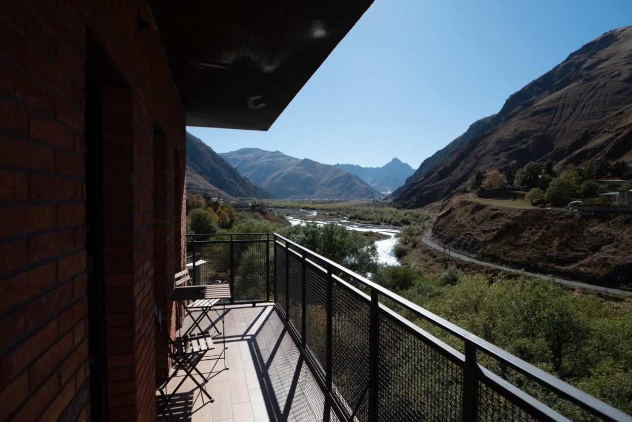 Hotel Stancia Kazbegi - City Center Екстериор снимка